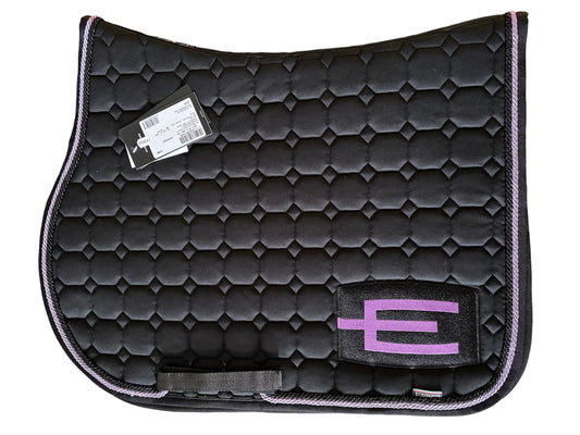 Equiline octagon hoppschabrak med lila/svart glittrig E-logga och passpoal.